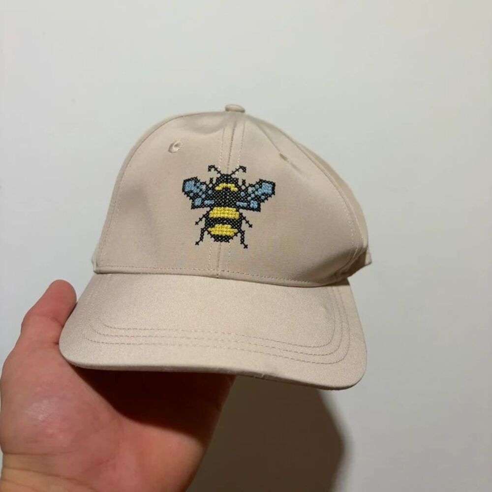 Cream Talbots New with tags pixelated Bumble Bee Hat
